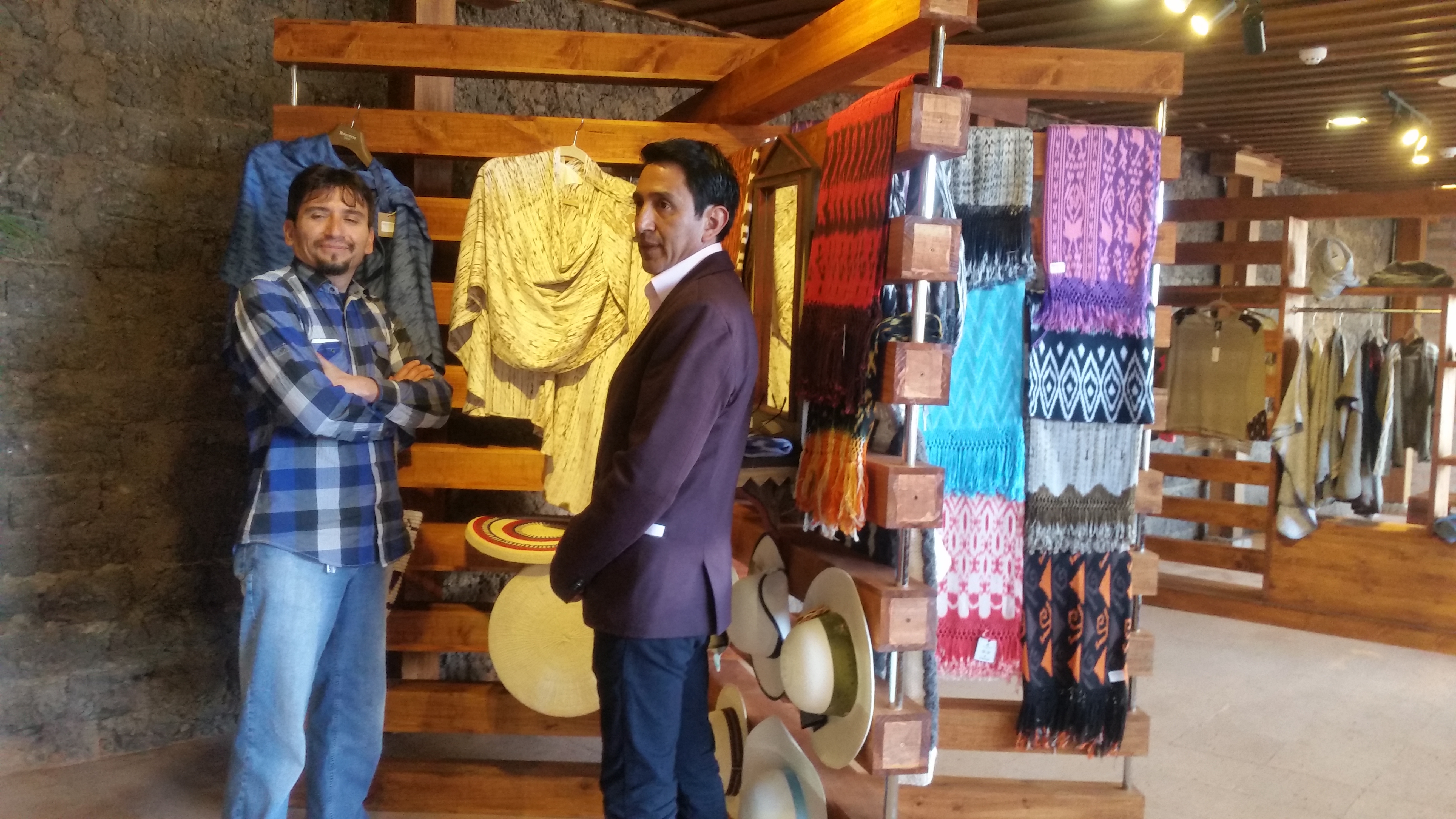Más de 180 artistas y artesanos pueden hacer uso de este espacio que por el momento alberga productos característicos de nuestro Cantón, y a futuro la visión cultural será a nivel provincial tras la debida convocatoria a realizarse en los próximos días. 